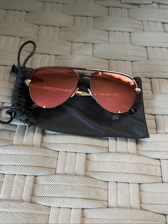 Quay Australia Accessories - Quay High Key Sunglasses with Rose Gold mirrored Lenses